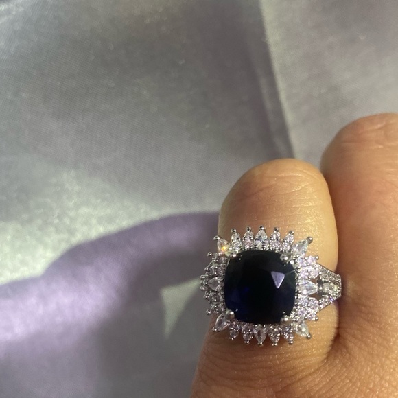 Gorgeous Blue Cubic Zirconia Simulated Blue Sapphire Ring Women in Sil… - Picture 6 of 9